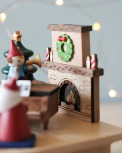 Wooderful Life *New* Santa's Christmas Concert Music Box
