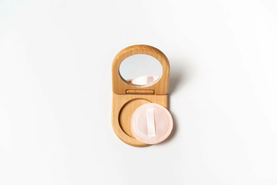 Poltora Handmade Wooden Makeup Set *New* 7 Poltora Handmade Wooden Makeup Set *New*